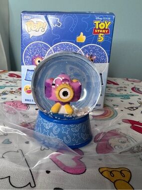 Toy Story 5 Funko Snow Globe - Snappy